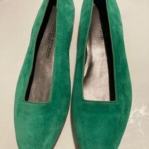 Adrienne Vittadini Sport green suede flats￼